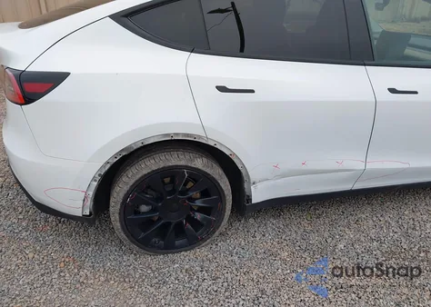 2021 Tesla Model Y Long Range Dual Motor All-Wheel Drive z USA, uszkodzony, nr VIN 5YJYGDEE4MF084857